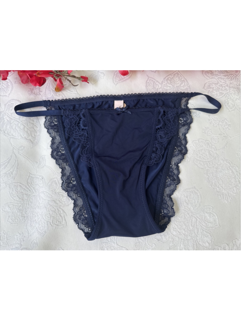 VICTORIA'S SECRET XS SILKY BLUE LACE TRIM STRING BIKINI DREAM ANGELS PANTIES NWT
